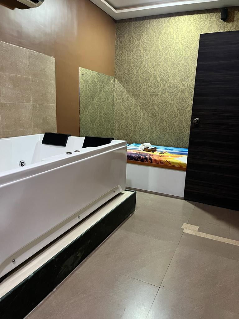 Jacuzzi wellness room